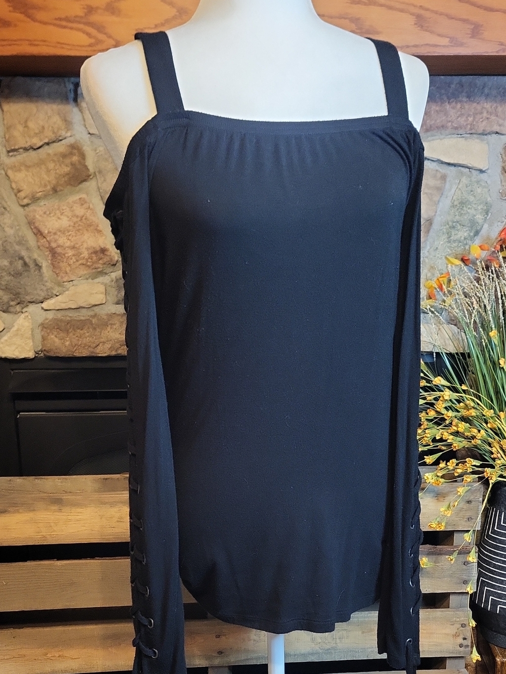 VENUS Black Cold-Shoulder Lace-Up Sleeve  Top